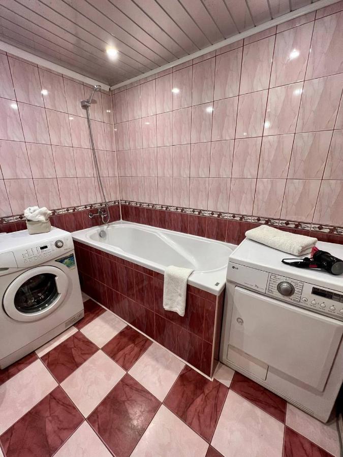 Apartment On Hnatiuka With Parking Liov Exterior foto